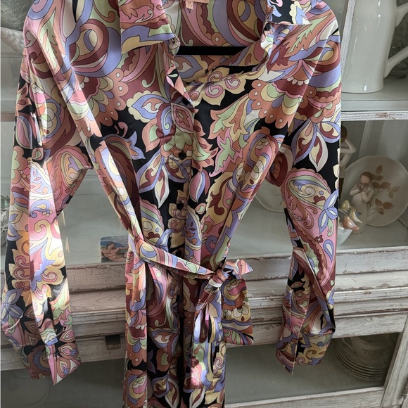 Evolutionary Multicolor Patterned Top - Picture 2 of 4